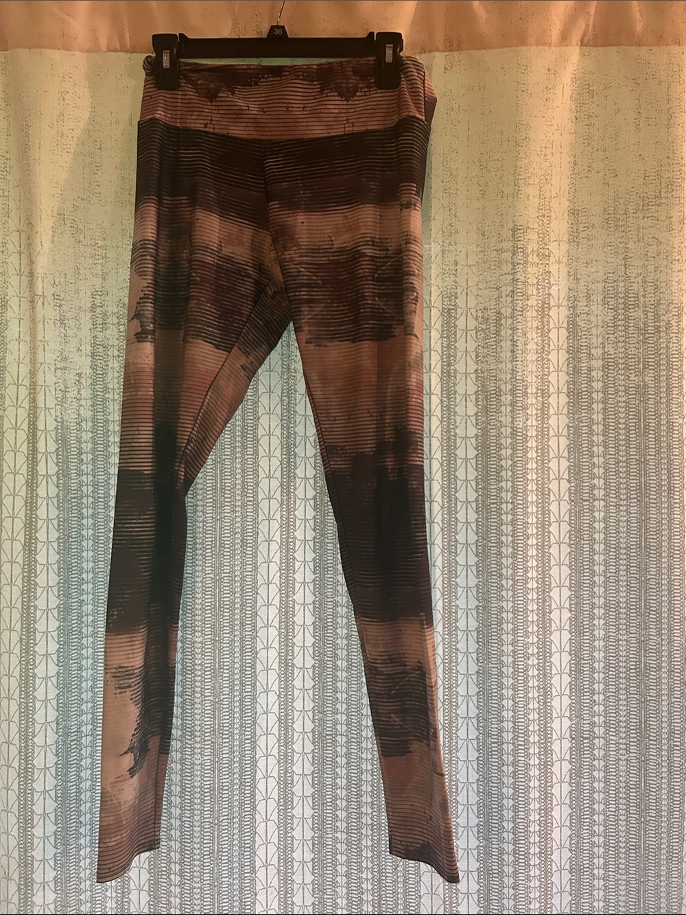 Onzie Striped Ombre Leggings in Purple, Pink, Grey, White
